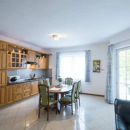 Apartment Gyorfi Apartmanhaz