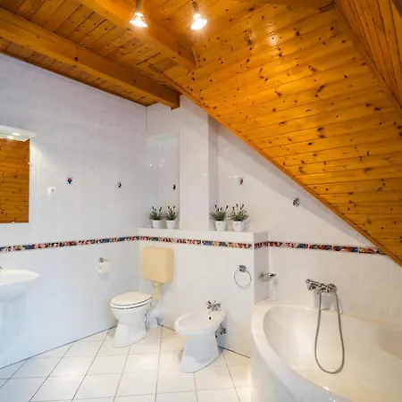 Gyorfi Apartmanhaz *