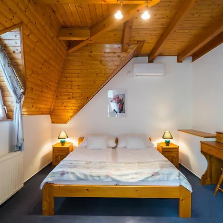 Gyorfi Apartmanhaz Zamardi