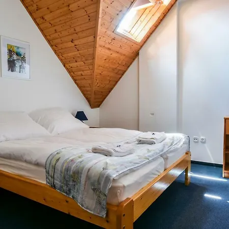 Gyorfi Apartmanhaz Zamardi